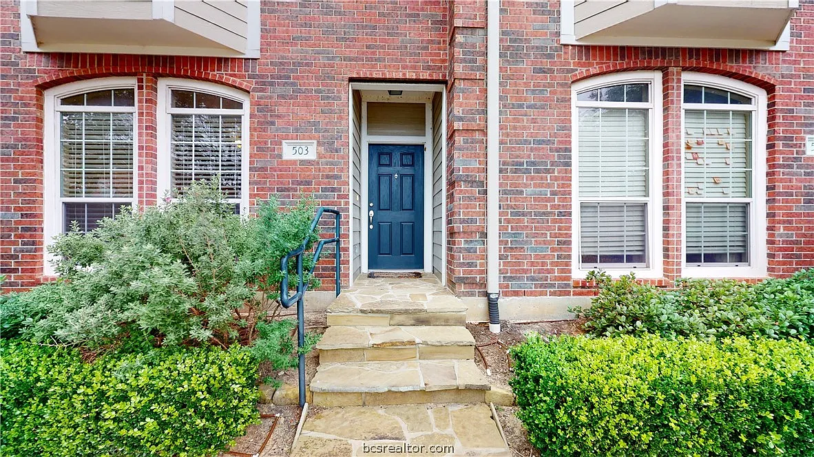 4 bed, 4.5 bath, 1856 sqft, $2,600 — Photo 1