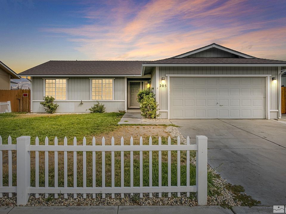 1st image of 205 Woodlake Cir