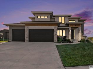 6410 S 207th Avenue Cir, Elkhorn, NE 68022