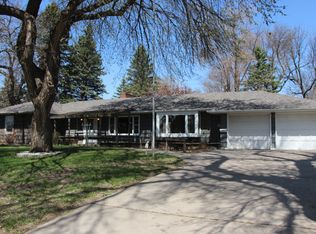 202 E 8th St, Dell Rapids, SD 57022