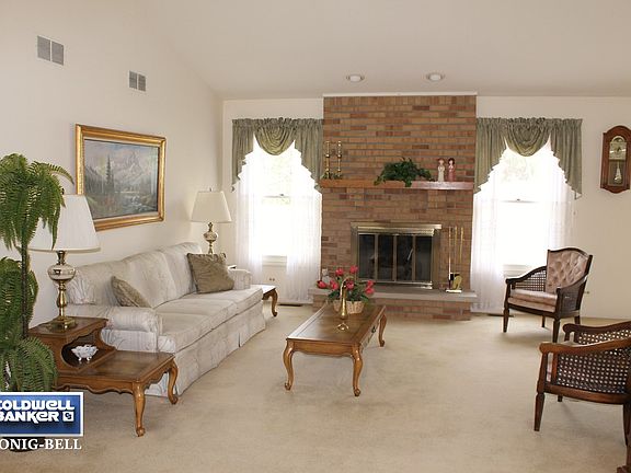 2nd image of 330 Wooded Knoll Dr