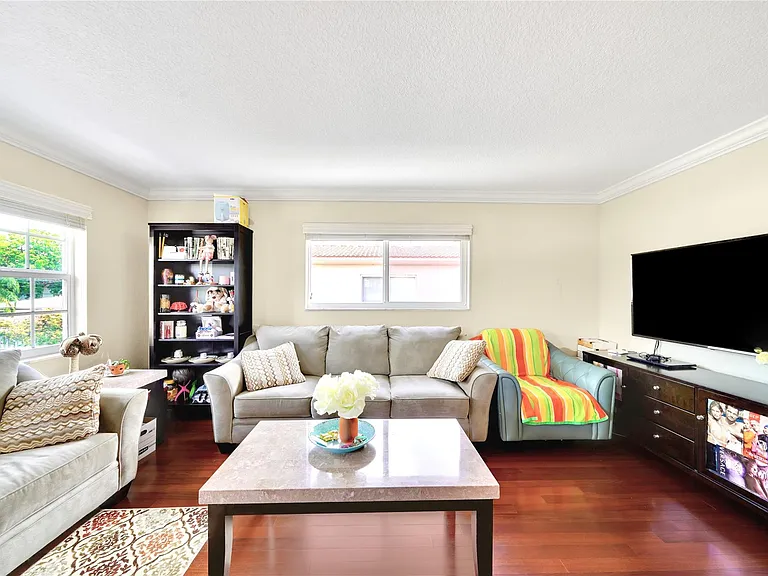 2701 Middle River Dr #11 — Photo 2