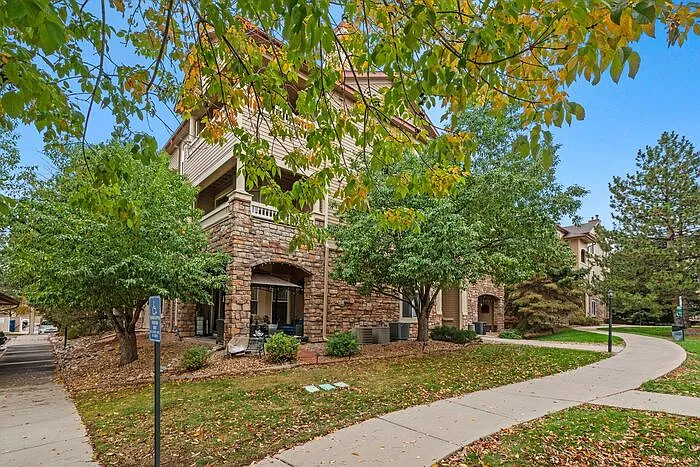 2 bed, 1.0 bath, 1183 sqft, $1,999 — Photo 1