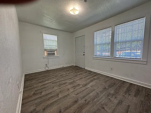 1115 Elgin St Photo 1
