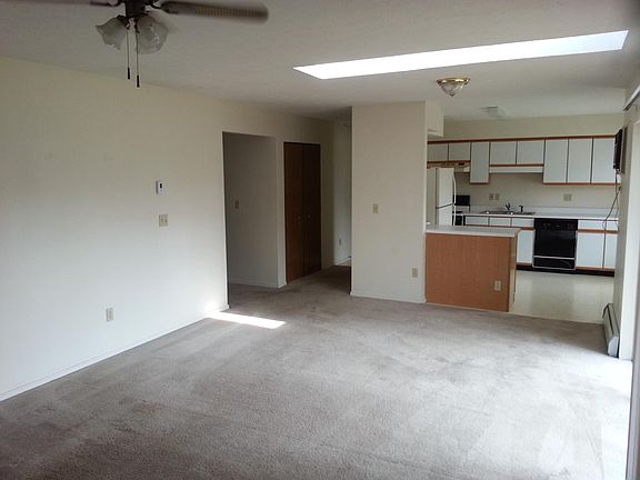 4th image of 205 W 11th St