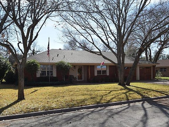 3rd image of 1309 Westhill Ln