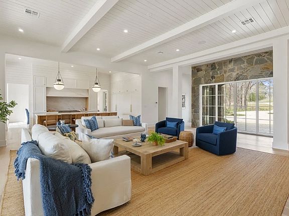 3rd image of 3810 Windward Way