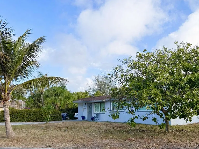 855 Date Palm Dr — Photo 1