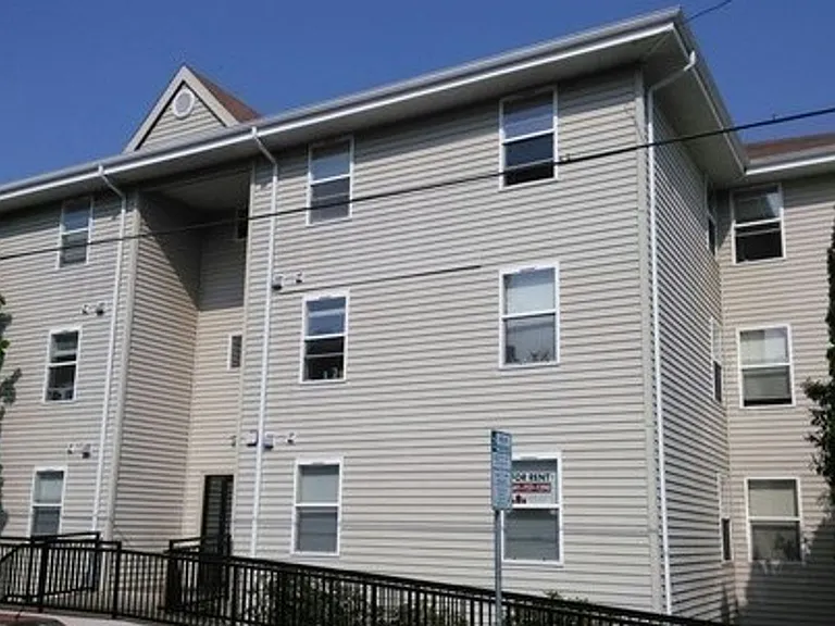 121 NW 21st St #23 — Photo 3