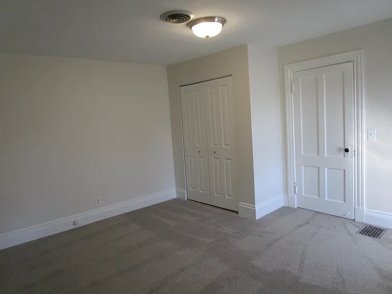 353 Alexander St — Photo 13