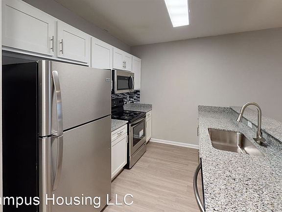 4th image of 636 Eugenia St