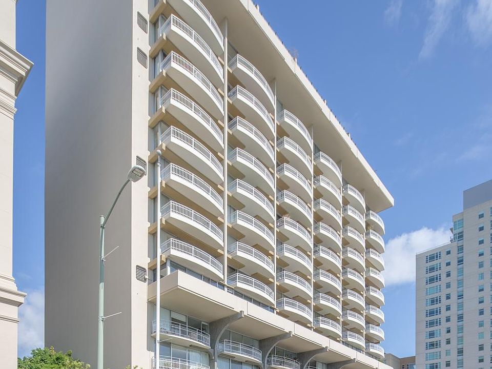 Lakeside Regency Exterior