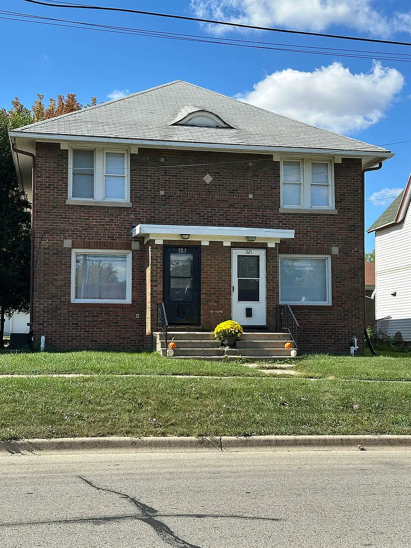3 bed, 1.0 bath, 1500 sqft, $1,800 — Photo 1