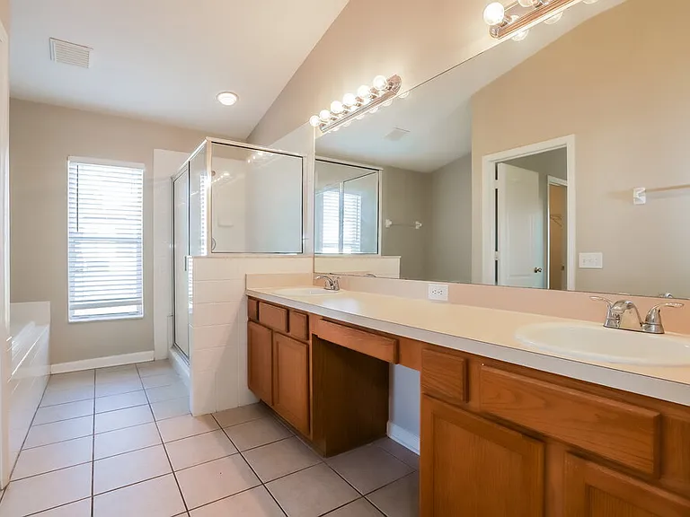 11424 Misty Isle Ln — Photo 13