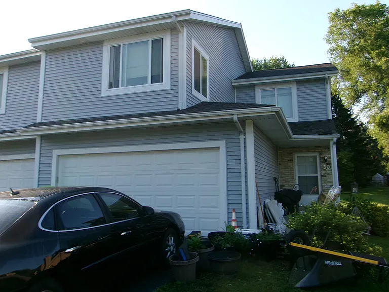 501 Manchester Ln — Photo 2