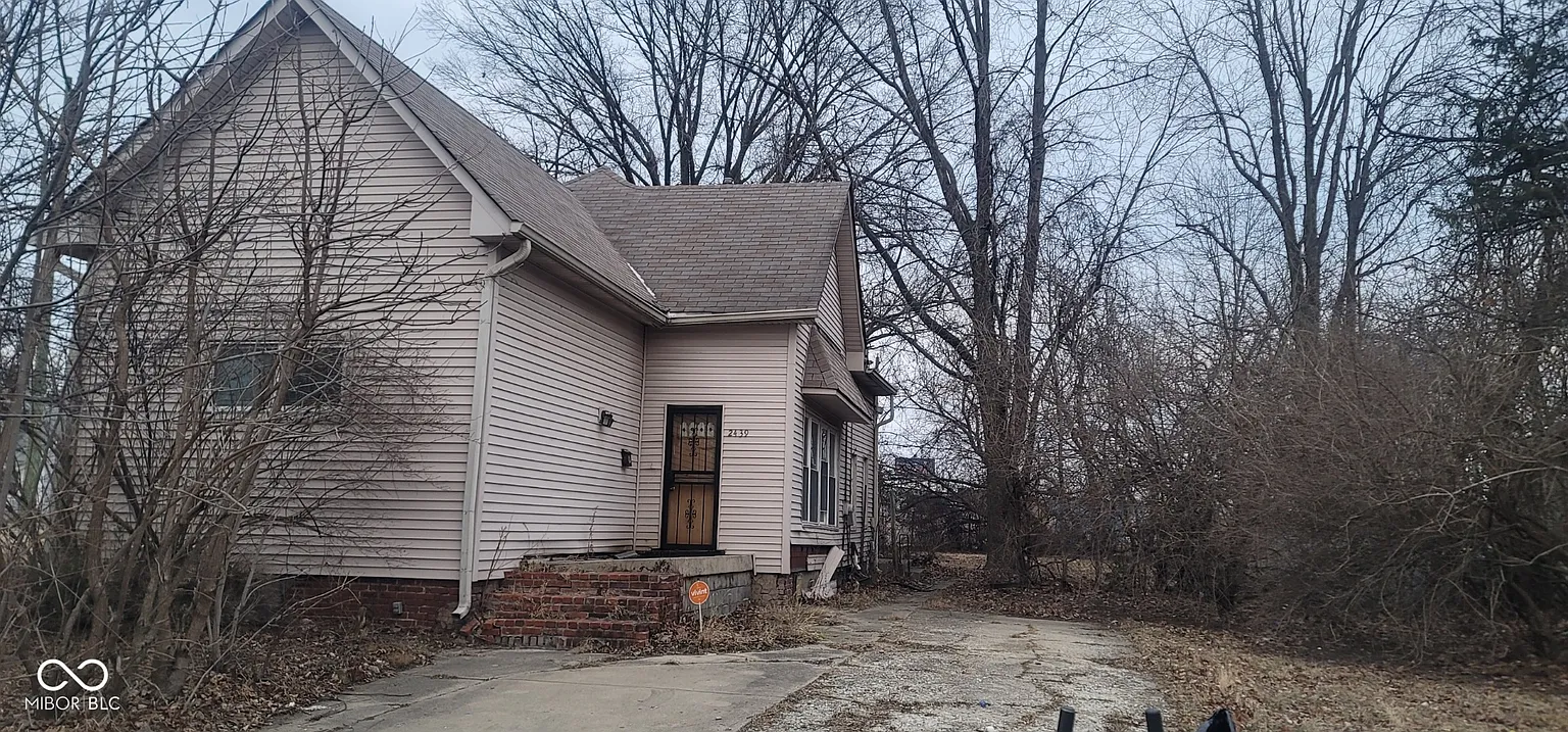 2439 N Gale St photo 1