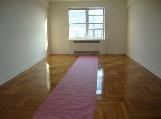 7001 113th St APT 5B, Forest Hills, NY 11375