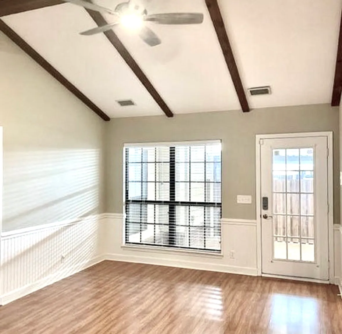 3 bed, 2049 sqft, $2,799 — Photo 3