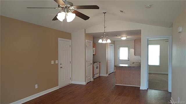 2nd image of 2102 Chantilly Ln