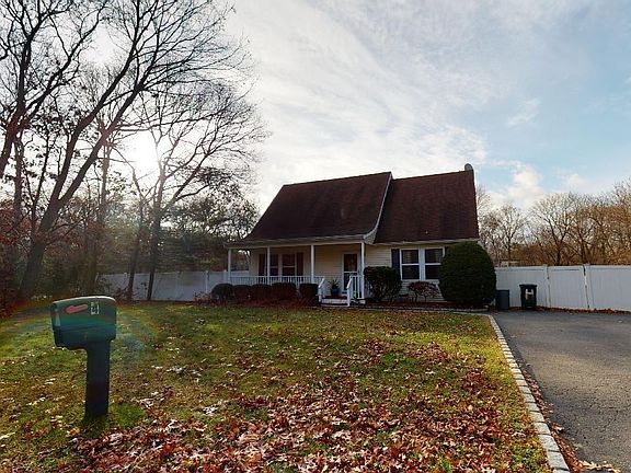 3rd image of 4 Pinegrove Ave