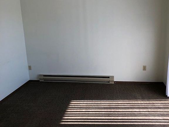 3rd image of 302 Hoffman Dr
