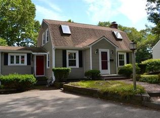 4 Heritage Hl, Dedham, MA 02026
