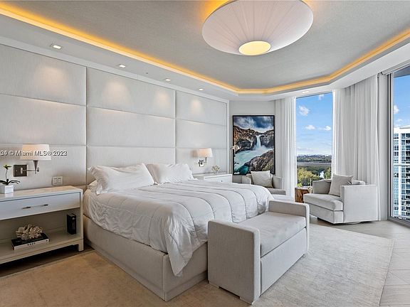 2nd image of 17111 Biscayne Blvd Unit 2205