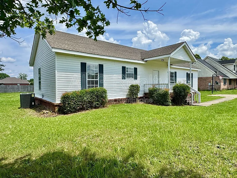 1520 Hogan Rd — Photo 2