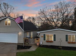 530 Coral Dr, Dyer, IN 46311