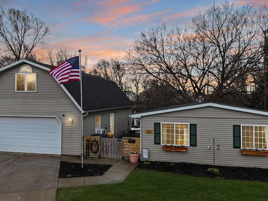530 Coral Dr, Dyer, IN 46311