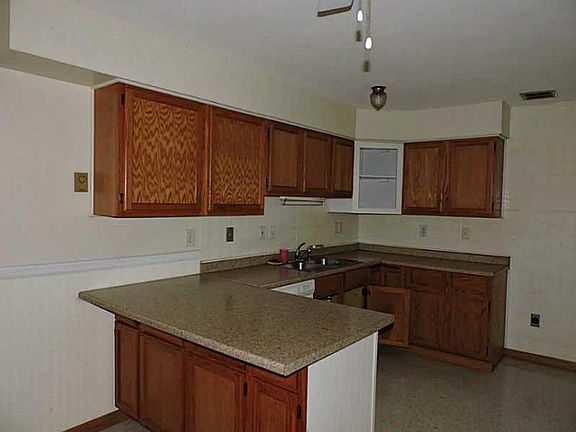 3rd image of 510 Smith St