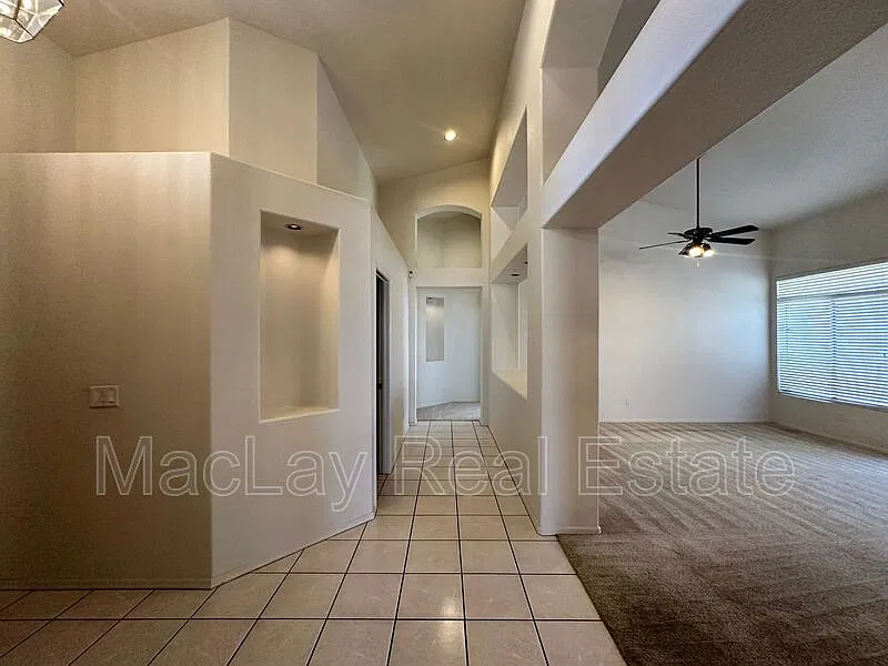 4 bed, 2.0 bath, 2294 sqft, $2,700 — Photo 4