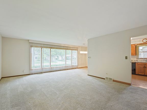 3rd image of 532 Summit Dr