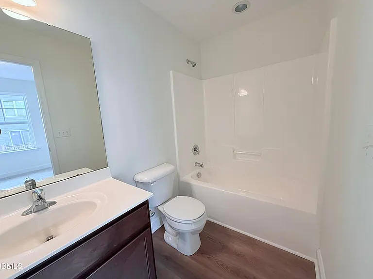 275 Michigan Ave — Photo 5