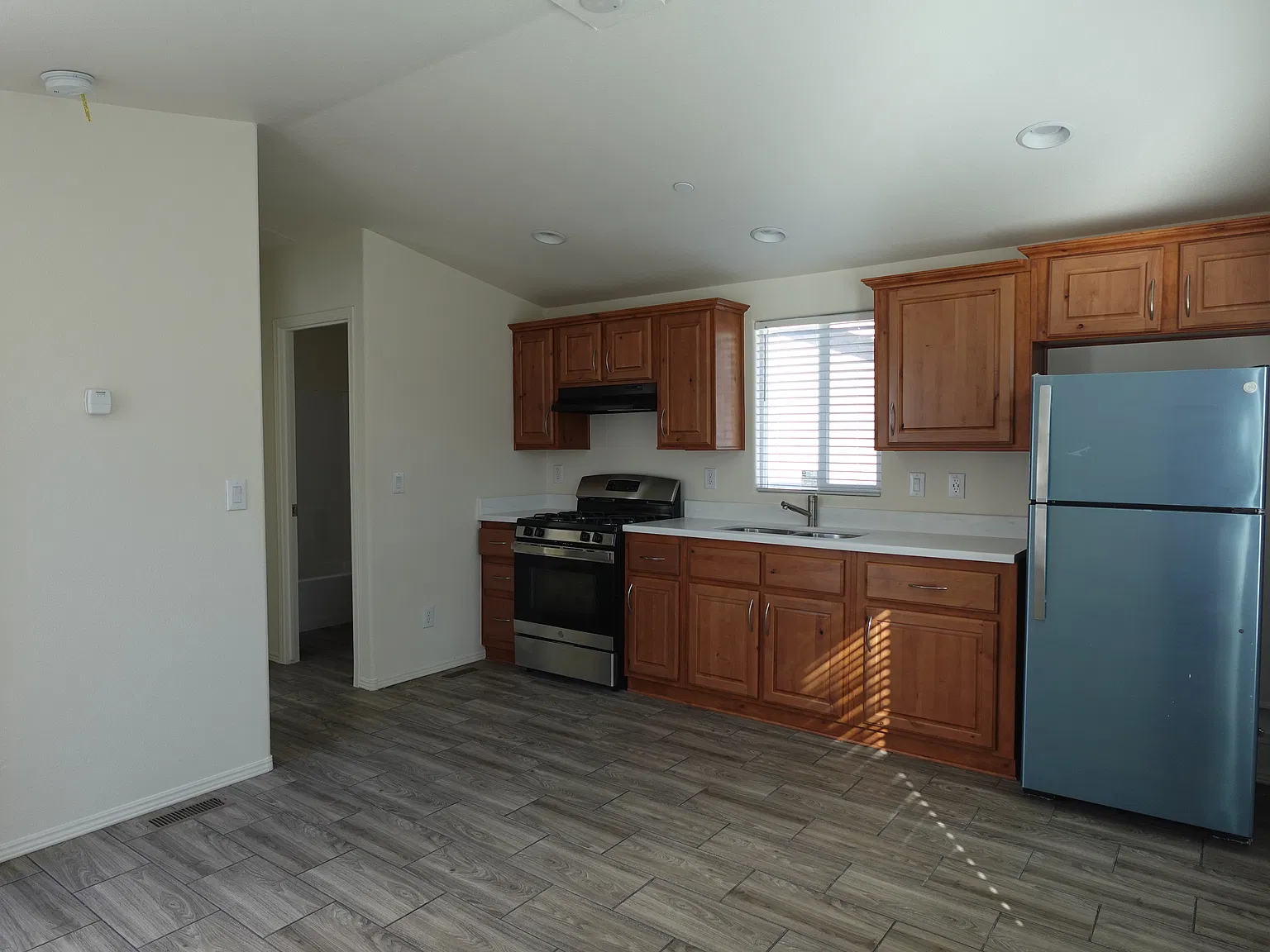 3 bed, 565 sqft, $2,599 — Photo 4