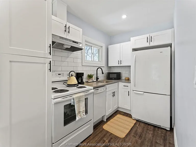 135 William St N #4 — Photo 3