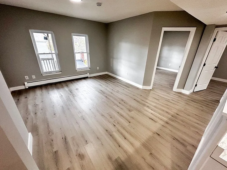 330 Lowell St #2R — Photo 6