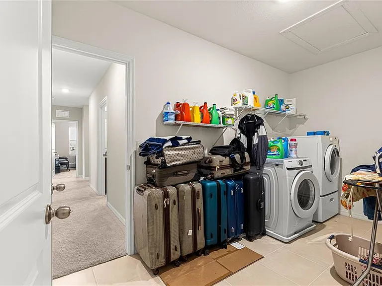 8142 SW 59th Ave — Photo 31