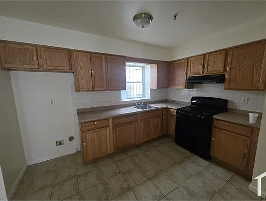3 bed, $2,350 — Photo 1