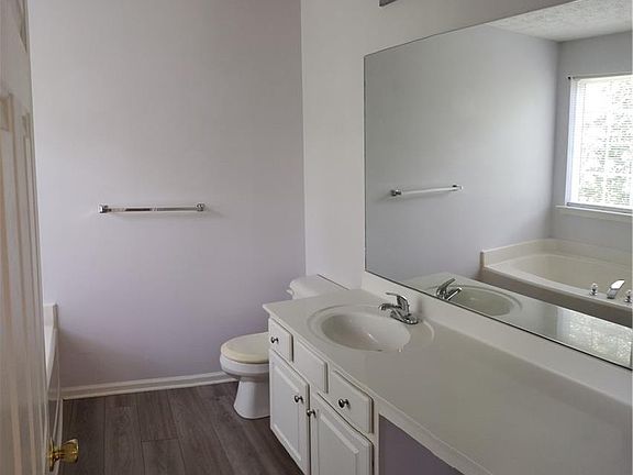 4th image of 204 Wild Flower Ln
