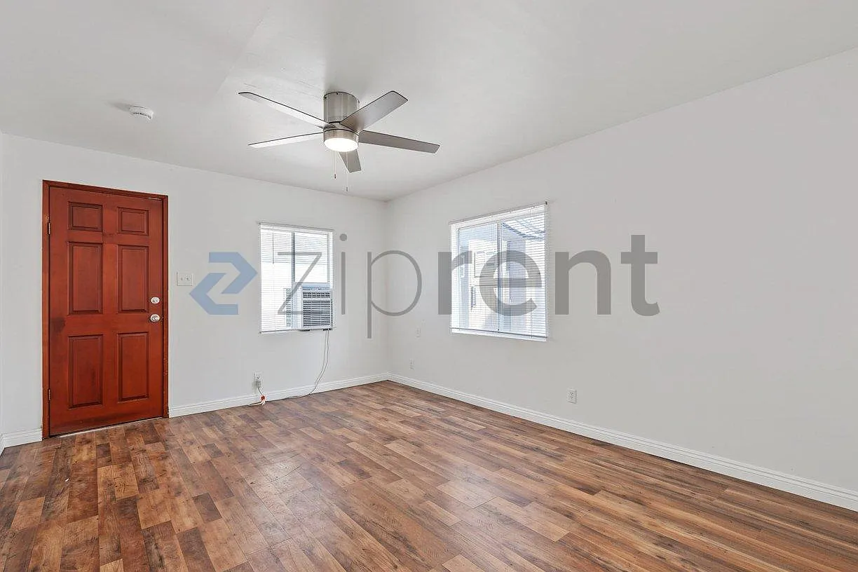 2 bed, 800 sqft, $2,200 — Photo 4