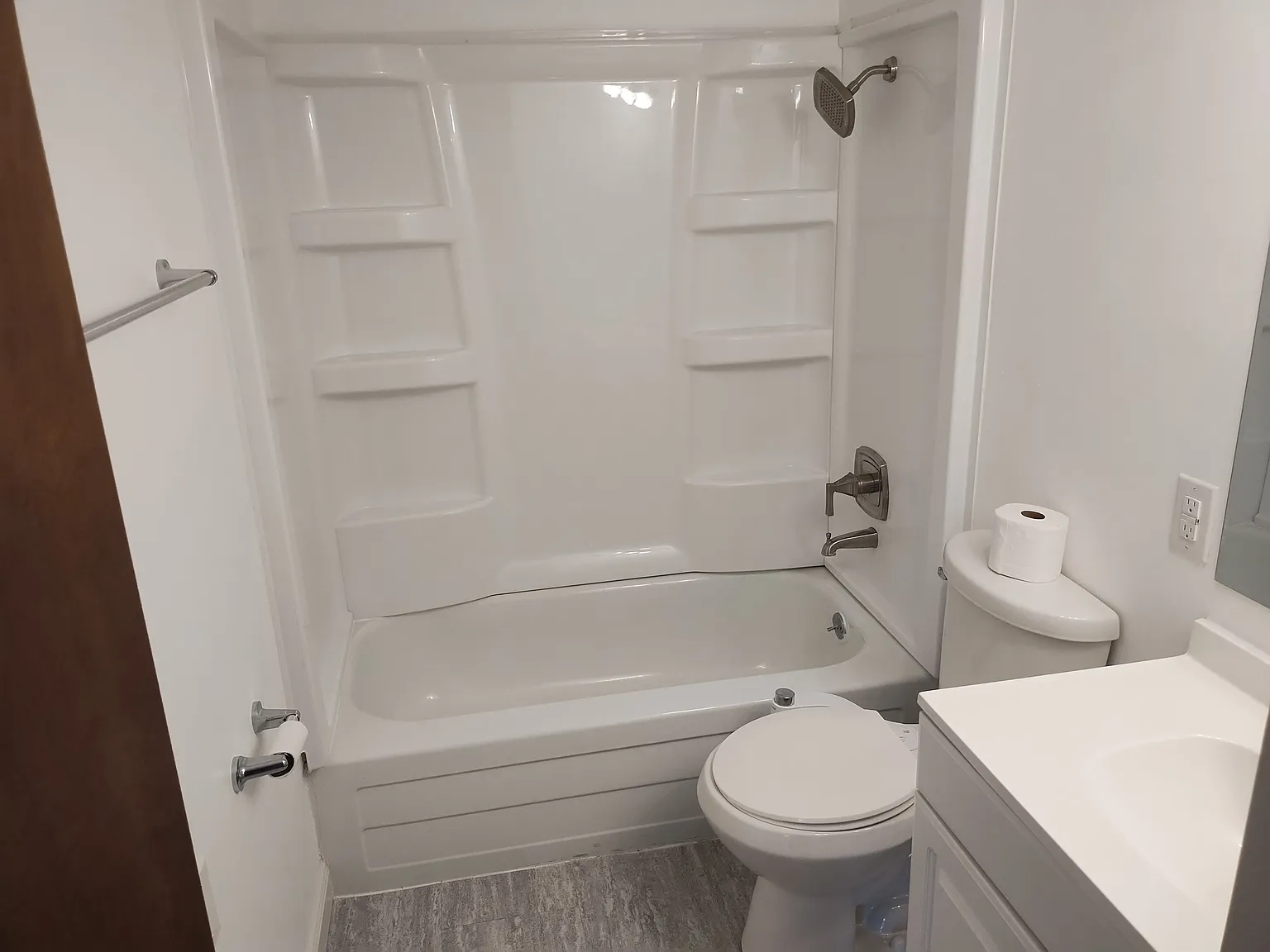2 bed, 824 sqft, $1,075 — Photo 3
