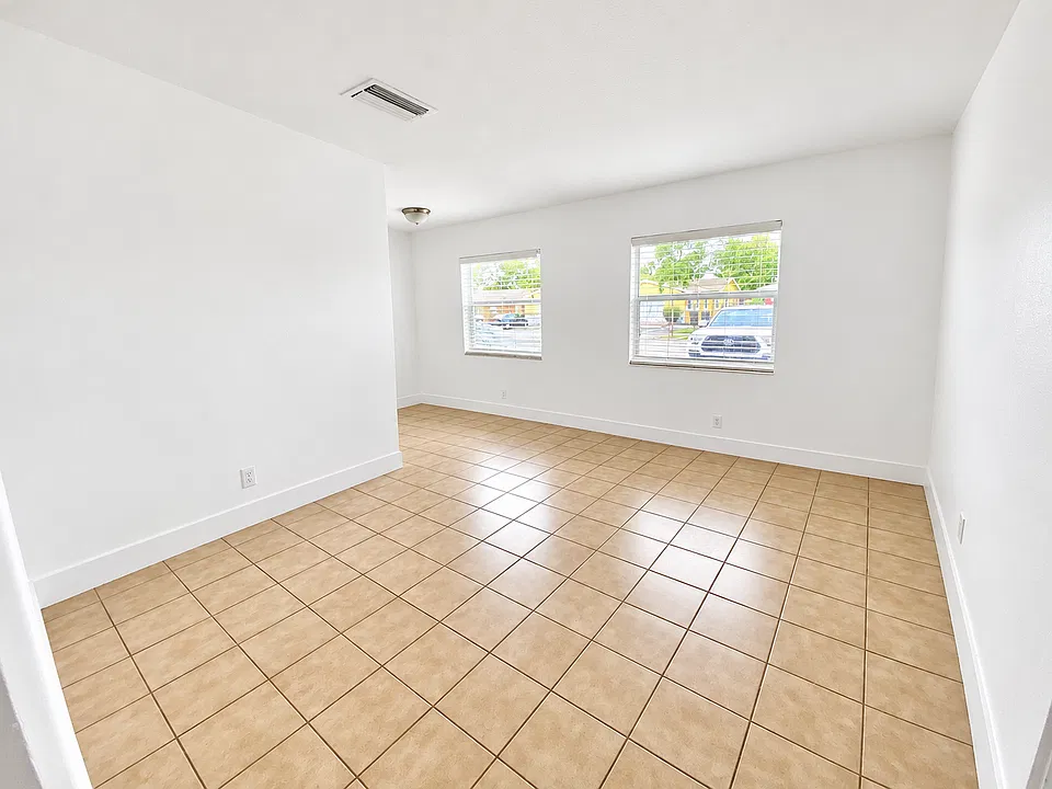 3920 NW 30th Ter #5
