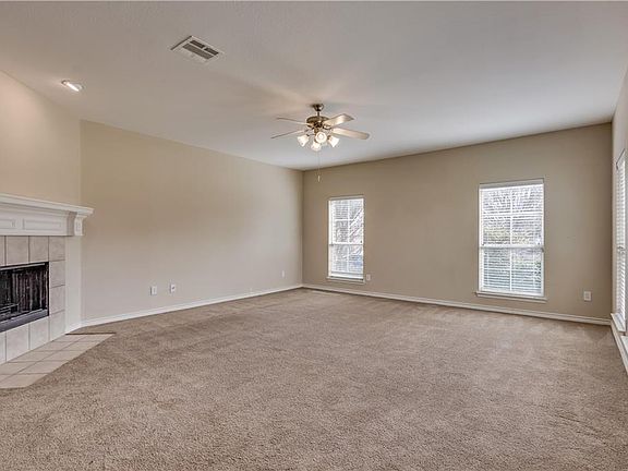 5th image of 1601 Tanglewood Dr