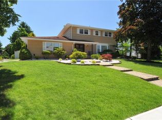 2 Overhill Dr, North Brunswick, NJ 08902