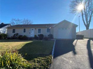 4 Croyden Ave, Great Neck, NY 11023