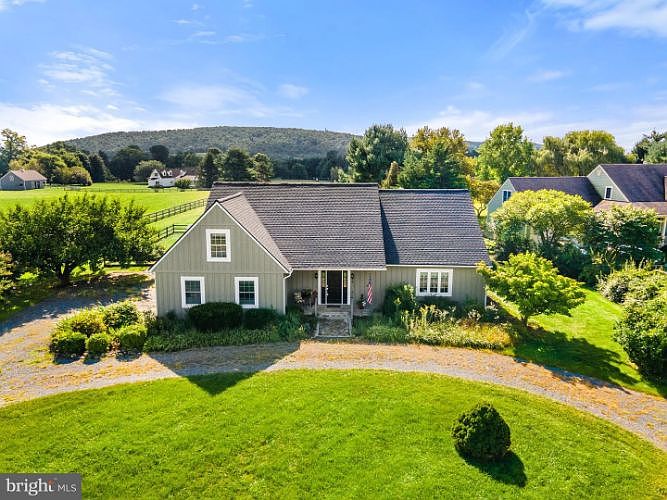 2nd image of 14980 Meadow Pond Ln