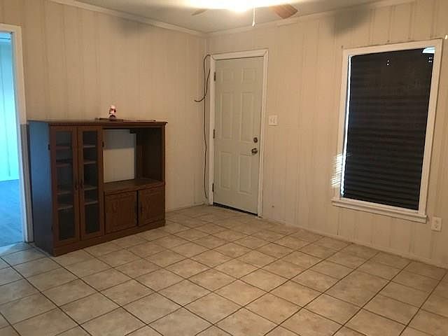 1st image of 301 Arnold Ct