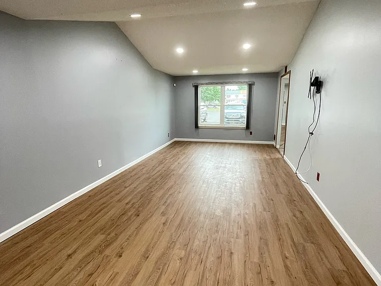 5709 Kendall Ct — Photo 12