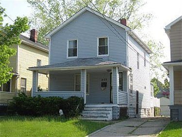 2nd image of 822 Whitcomb Rd